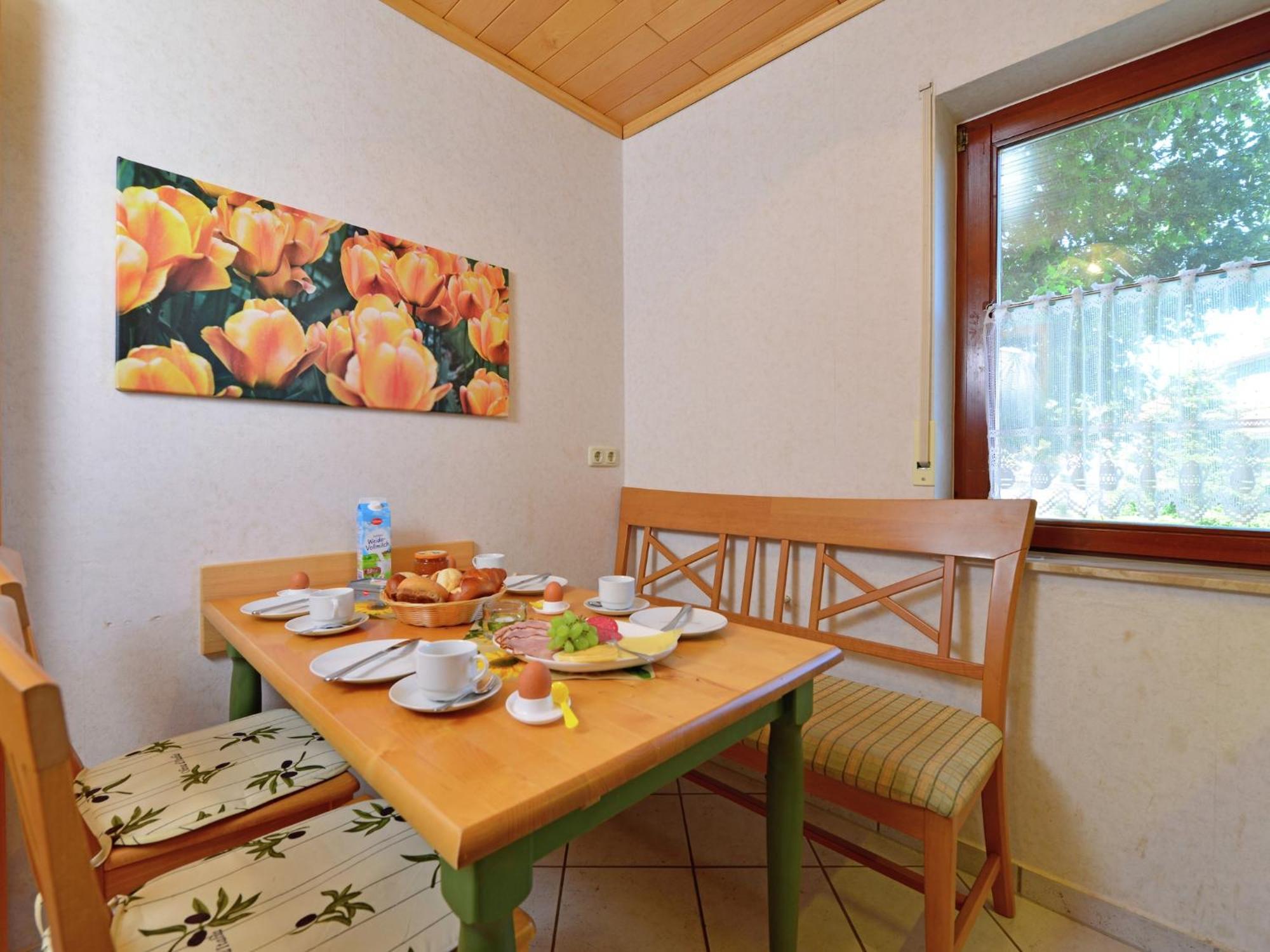 Quaint Apartment In Eimelrod Near Lake And Water Sports Willingen  Eksteriør billede